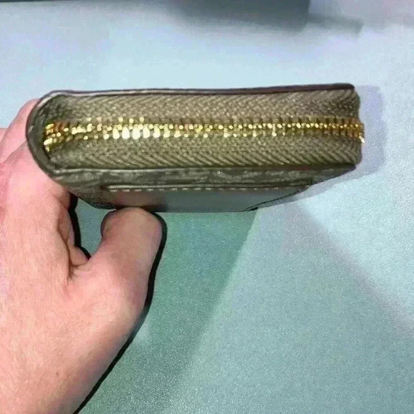 EUC 🔥Michael Kors Card Case Zipped Wallet - Picture 14 of 16